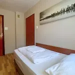 City Hostel *
