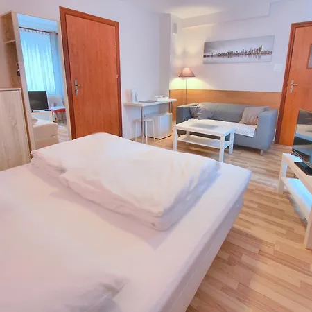 City Hostel *