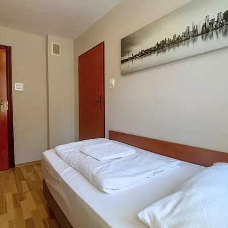 City Hostel *