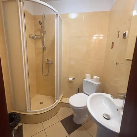 City Hostel بيت شباب *