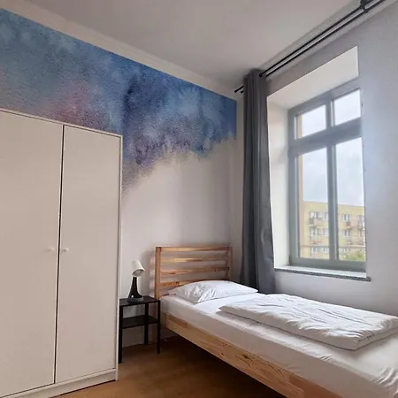 City Hostel *