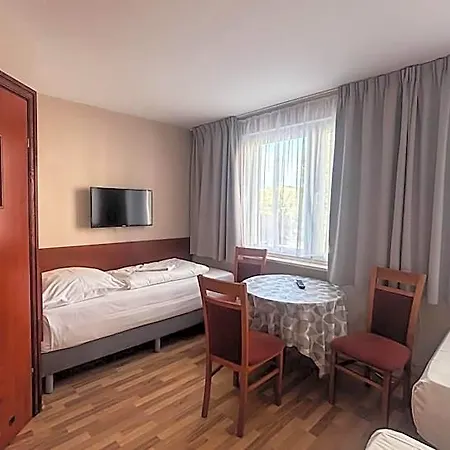 City Hostel *